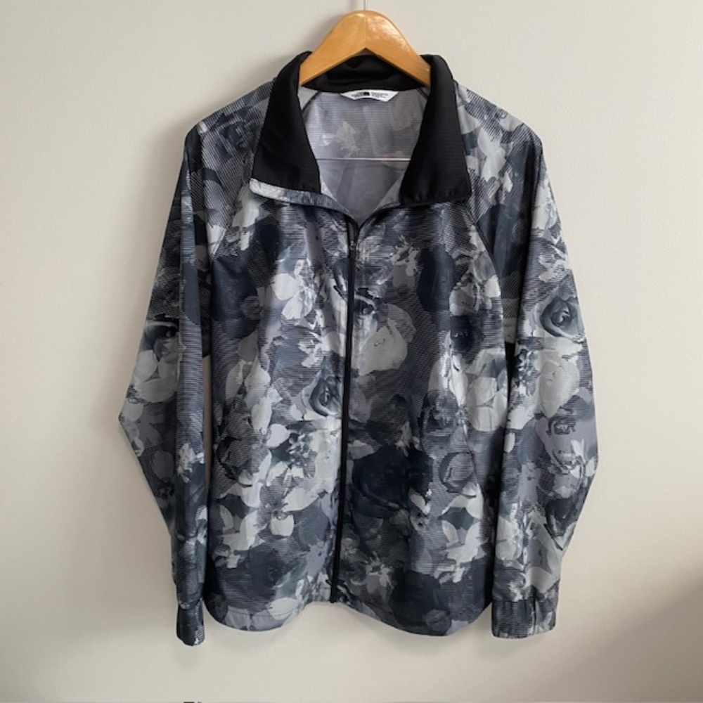 "The North Face" Gray and Black Windbreaker Lightweight Jacket Size XL